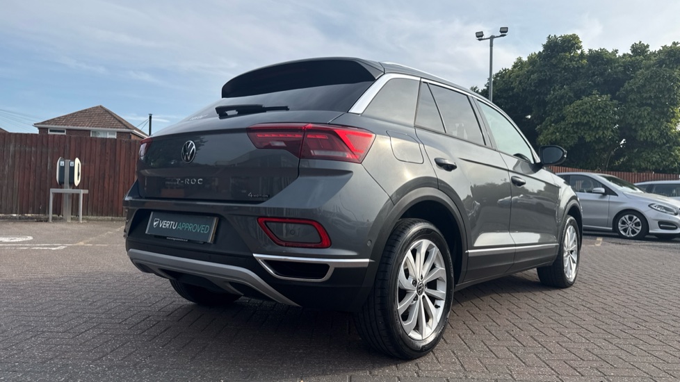 Volkswagen T-Roc 2.0 TSI 4MOTION Style 5dr DSG Petrol Hatchback - Image 22