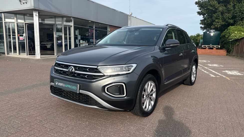 Volkswagen T-Roc 2.0 TSI 4MOTION Style 5dr DSG Petrol Hatchback - Image 24