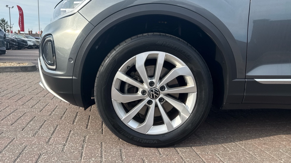 Volkswagen T-Roc 2.0 TSI 4MOTION Style 5dr DSG Petrol Hatchback - Image 27