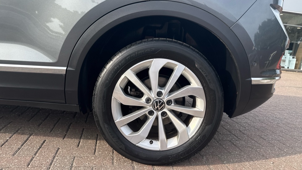 Volkswagen T-Roc 2.0 TSI 4MOTION Style 5dr DSG Petrol Hatchback - Image 28