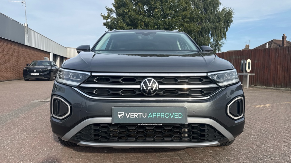 Volkswagen T-Roc 2.0 TSI 4MOTION Style 5dr DSG Petrol Hatchback - Image 30