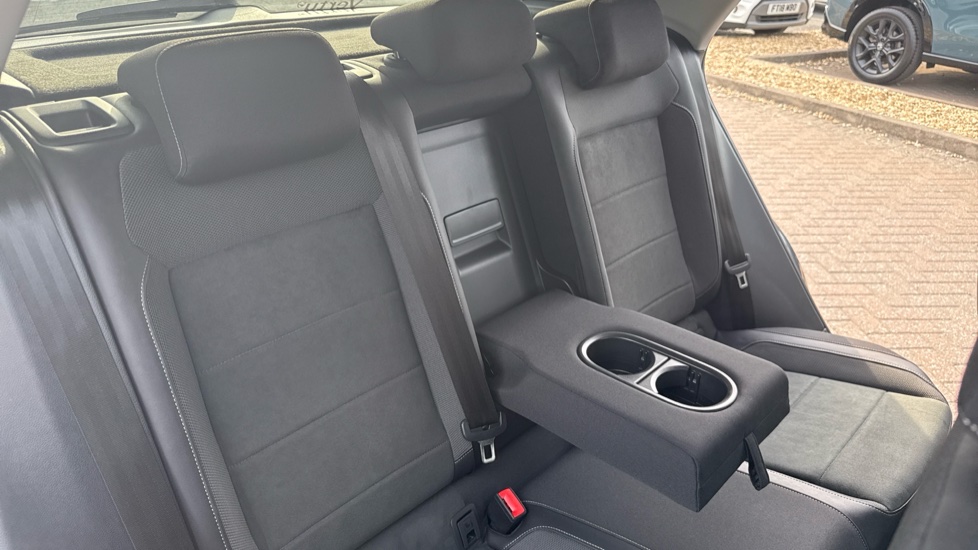 Volkswagen T-Roc 2.0 TSI 4MOTION Style 5dr DSG Petrol Hatchback - Image 34