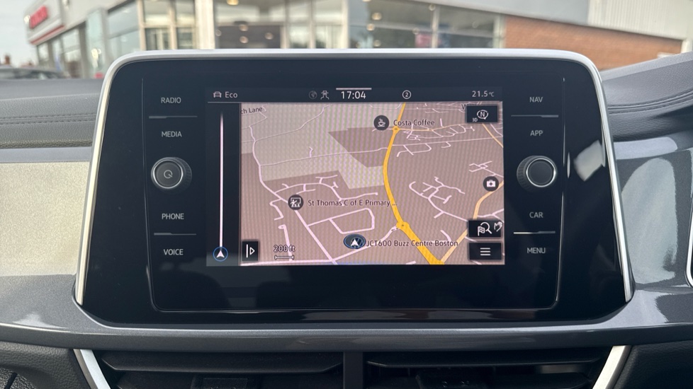 Volkswagen T-Roc 2.0 TSI 4MOTION Style 5dr DSG Petrol Hatchback - Image 37