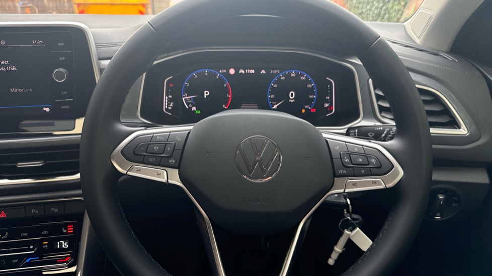 Volkswagen T-Roc 2.0 TSI 4MOTION Style 5dr DSG Petrol Hatchback - Image 43