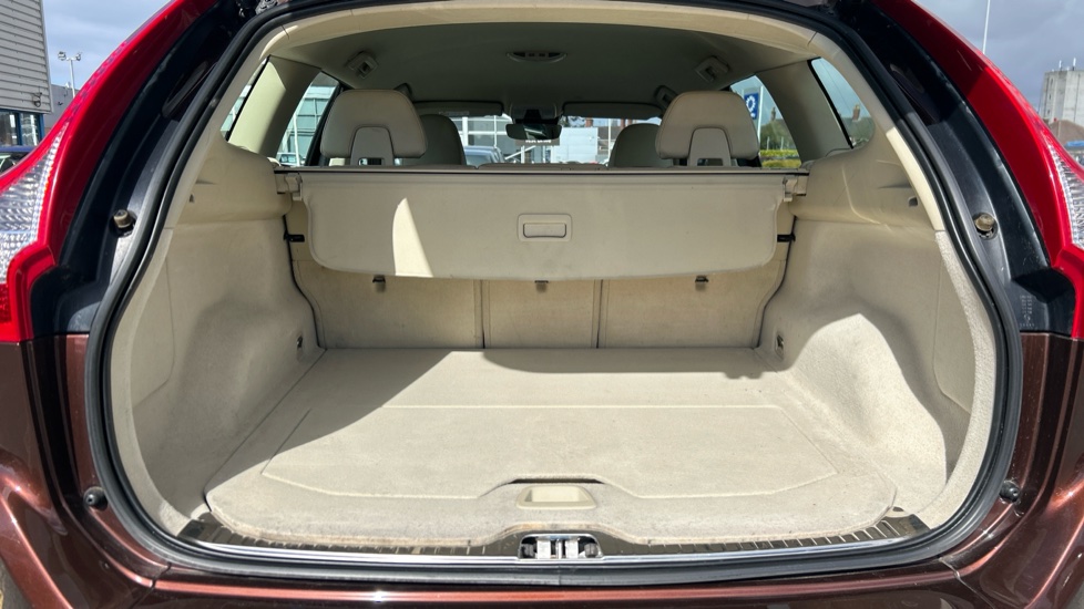 Volvo XC60 D5 [220] SE Lux Nav 5dr AWD Geartronic Diesel Estate - Image 4