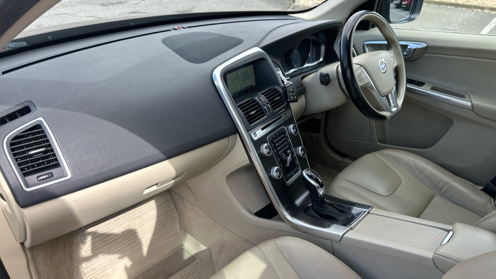 Volvo XC60 D5 [220] SE Lux Nav 5dr AWD Geartronic Diesel Estate - Image 9