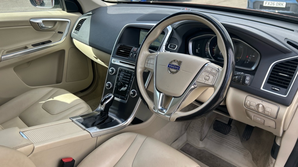 Volvo XC60 D5 [220] SE Lux Nav 5dr AWD Geartronic Diesel Estate - Image 11