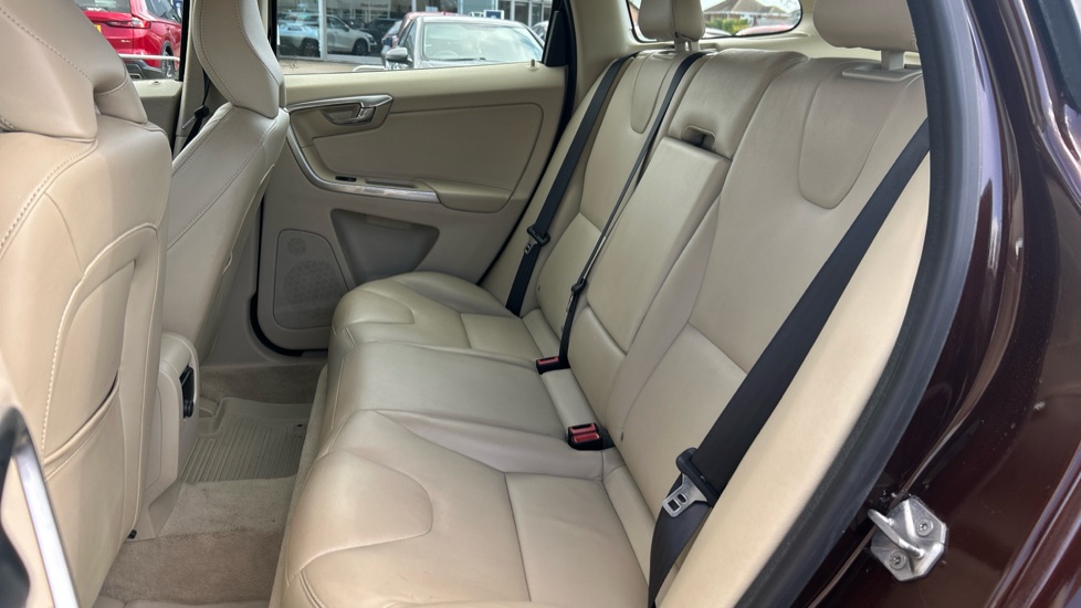 Volvo XC60 D5 [220] SE Lux Nav 5dr AWD Geartronic Diesel Estate - Image 16