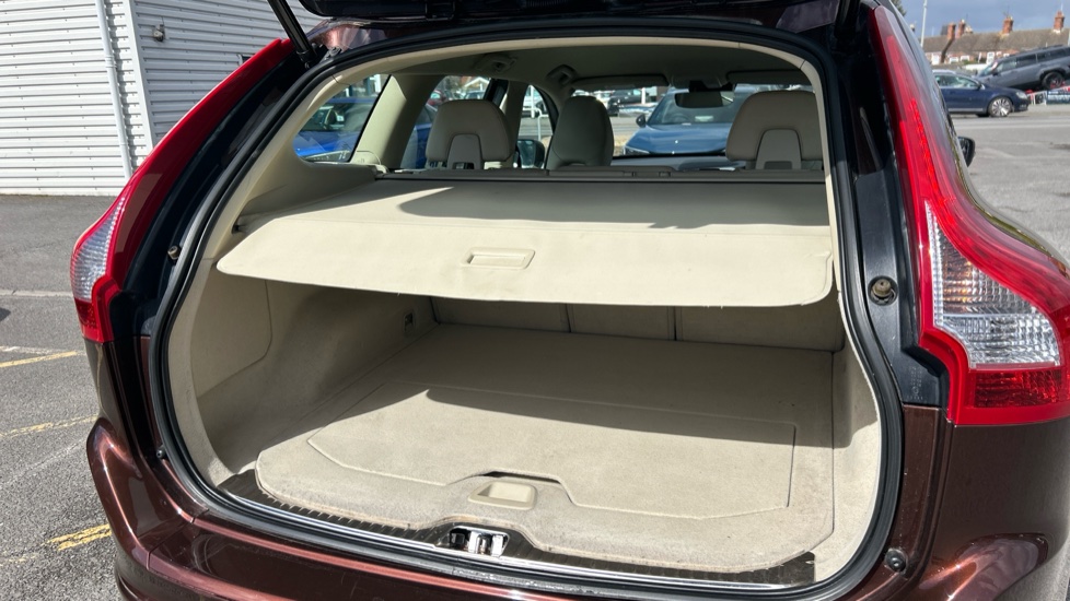 Volvo XC60 D5 [220] SE Lux Nav 5dr AWD Geartronic Diesel Estate - Image 41