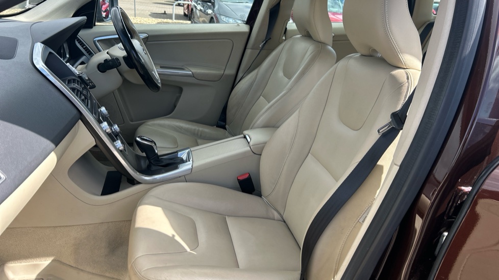 Volvo XC60 D5 [220] SE Lux Nav 5dr AWD Geartronic Diesel Estate - Image 43