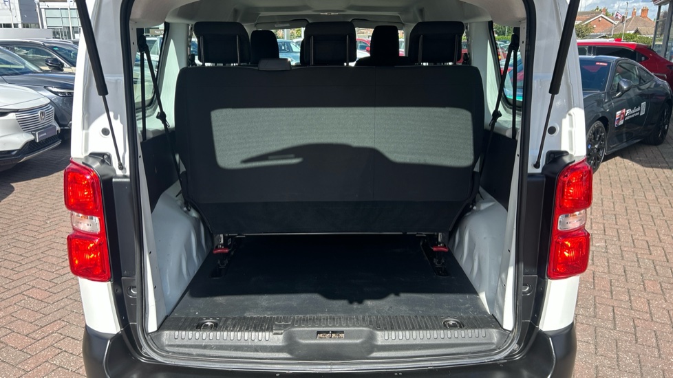 Peugeot Expert Combi 1.5 BlueHDi 120 Standard 6dr Diesel Estate - Image 4