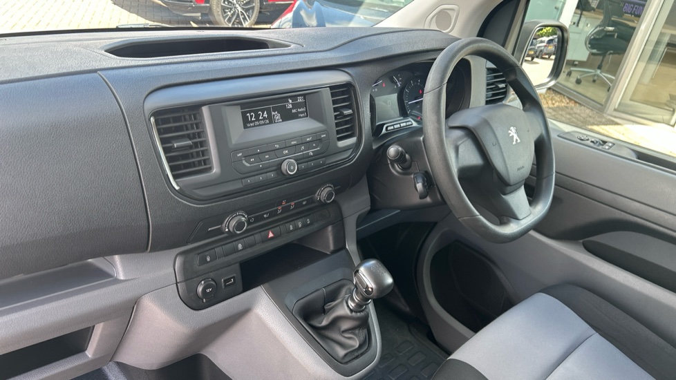 Peugeot Expert Combi 1.5 BlueHDi 120 Standard 6dr Diesel Estate - Image 9