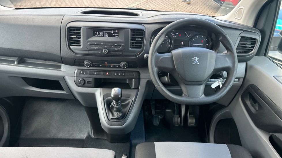 Peugeot Expert Combi 1.5 BlueHDi 120 Standard 6dr Diesel Estate - Image 10