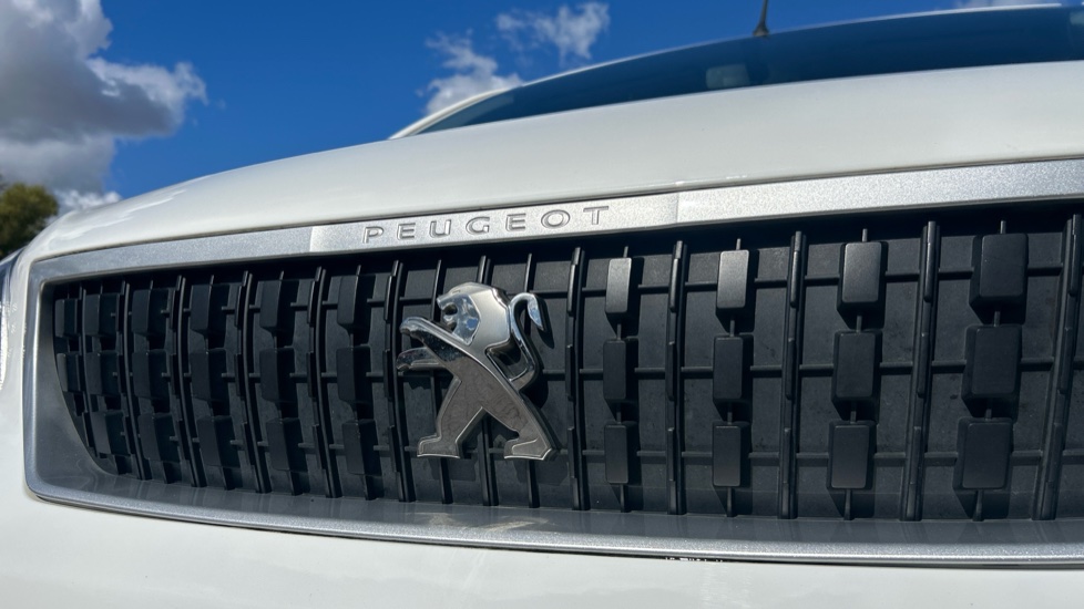 Peugeot Expert Combi 1.5 BlueHDi 120 Standard 6dr Diesel Estate - Image 24