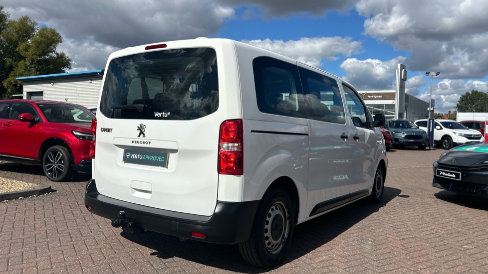 Peugeot Expert Combi 1.5 BlueHDi 120 Standard 6dr Diesel Estate - Image 26