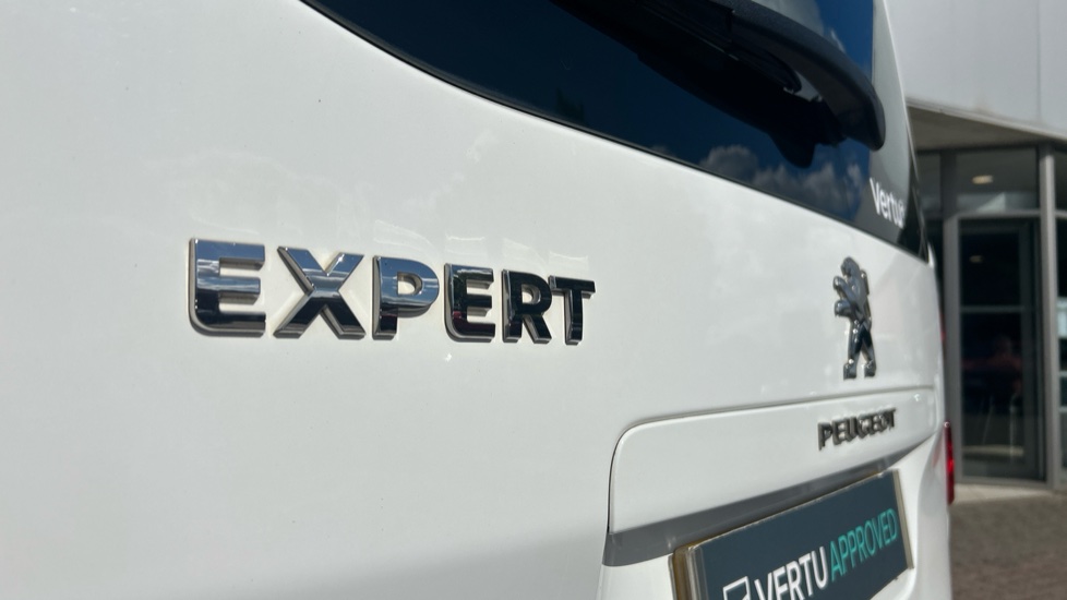 Peugeot Expert Combi 1.5 BlueHDi 120 Standard 6dr Diesel Estate - Image 27