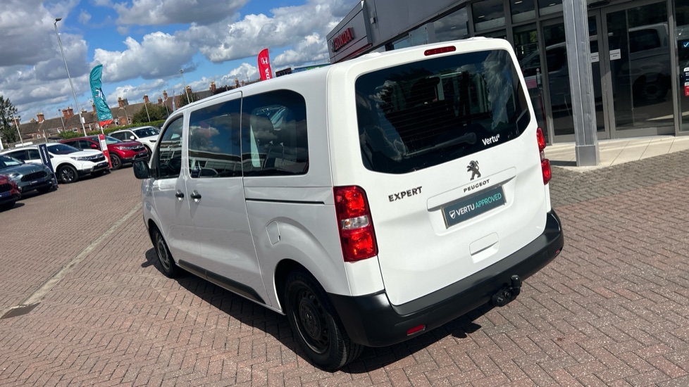 Peugeot Expert Combi 1.5 BlueHDi 120 Standard 6dr Diesel Estate - Image 29