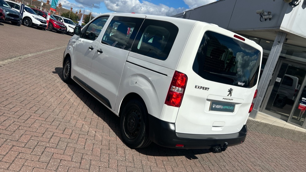 Peugeot Expert Combi 1.5 BlueHDi 120 Standard 6dr Diesel Estate - Image 31