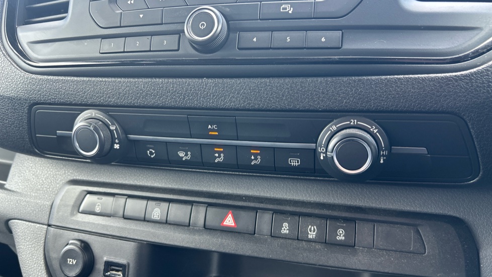 Peugeot Expert Combi 1.5 BlueHDi 120 Standard 6dr Diesel Estate - Image 38