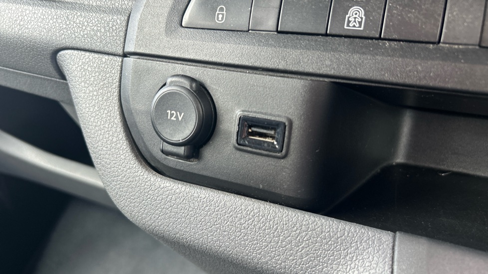 Peugeot Expert Combi 1.5 BlueHDi 120 Standard 6dr Diesel Estate - Image 39