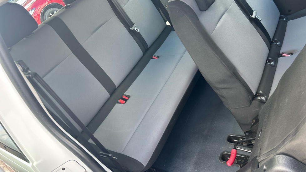 Peugeot Expert Combi 1.5 BlueHDi 120 Standard 6dr Diesel Estate - Image 43
