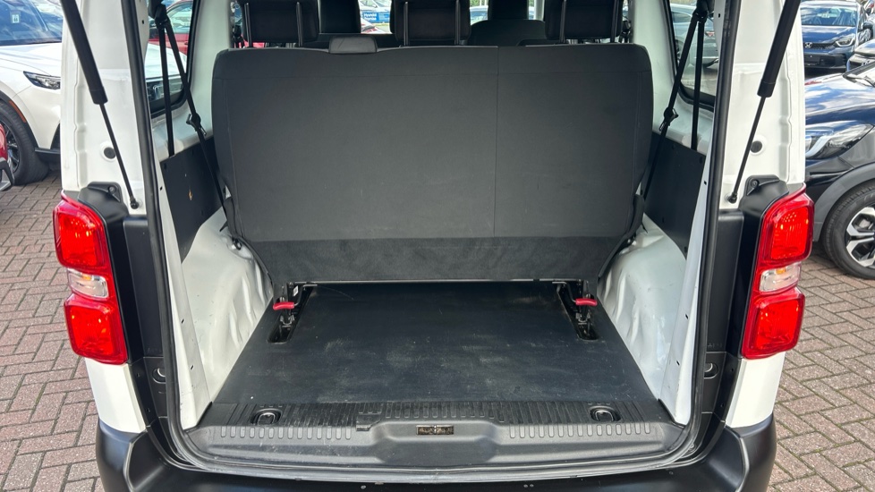 Peugeot Expert Combi 1.5 BlueHDi 120 Standard 6dr Diesel Estate - Image 44