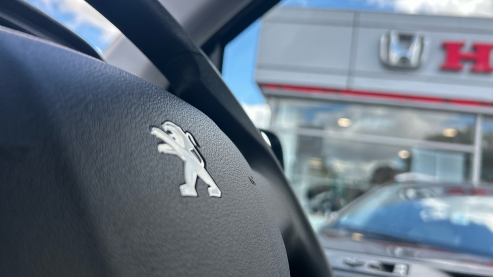 Peugeot Expert Combi 1.5 BlueHDi 120 Standard 6dr Diesel Estate - Image 45