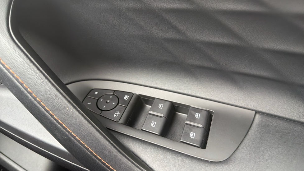 MG HS 1.5 T-GDI PHEV Trophy 5dr Auto Hatchback - Image 37