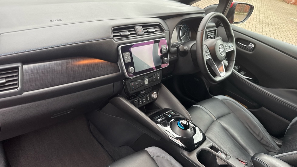 Nissan LEAF 110kW Tekna 40kWh 5dr Auto Electric Hatchback - Image 9