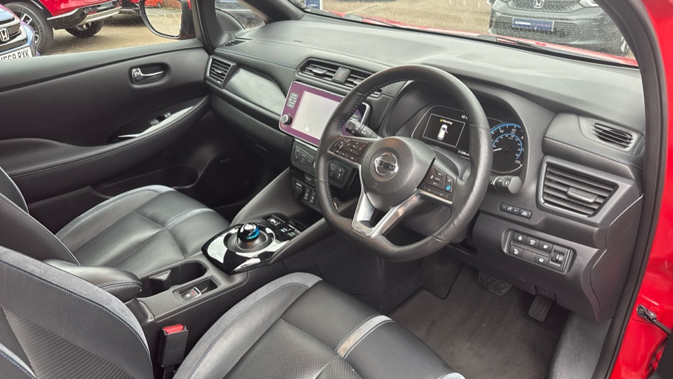 Nissan LEAF 110kW Tekna 40kWh 5dr Auto Electric Hatchback - Image 11