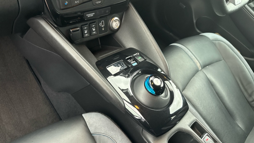 Nissan LEAF 110kW Tekna 40kWh 5dr Auto Electric Hatchback - Image 13