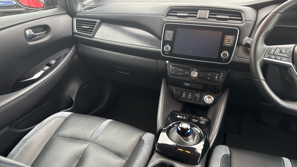 Nissan LEAF 110kW Tekna 40kWh 5dr Auto Electric Hatchback - Image 14