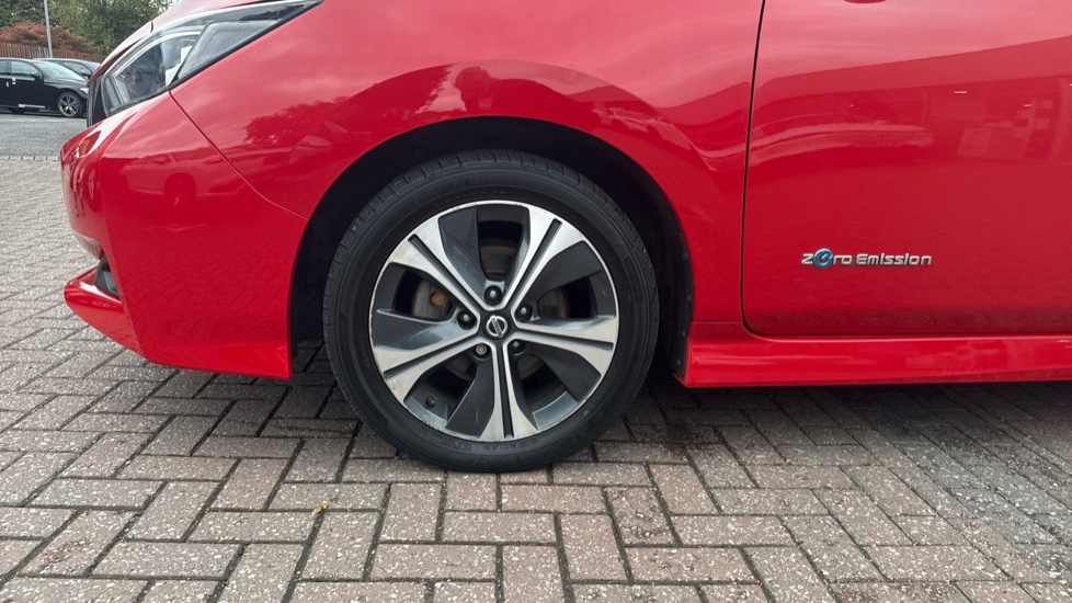 Nissan LEAF 110kW Tekna 40kWh 5dr Auto Electric Hatchback - Image 23