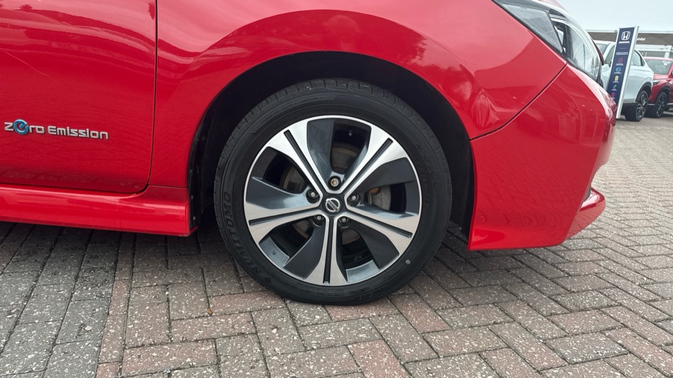 Nissan LEAF 110kW Tekna 40kWh 5dr Auto Electric Hatchback - Image 28