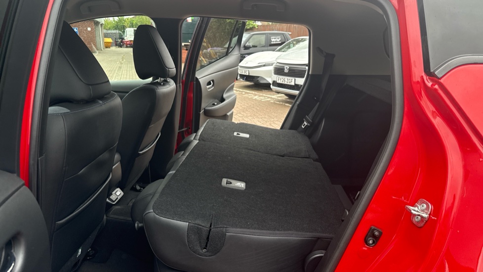 Nissan LEAF 110kW Tekna 40kWh 5dr Auto Electric Hatchback - Image 31