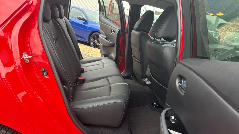 Nissan LEAF 110kW Tekna 40kWh 5dr Auto Electric Hatchback - Image 32