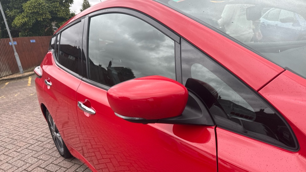 Nissan LEAF 110kW Tekna 40kWh 5dr Auto Electric Hatchback - Image 38