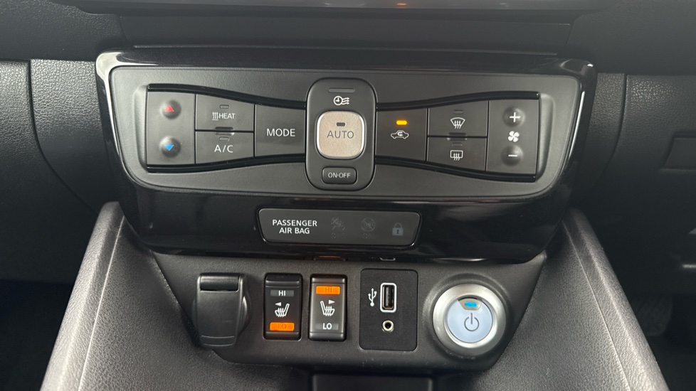 Nissan LEAF 110kW Tekna 40kWh 5dr Auto Electric Hatchback - Image 43