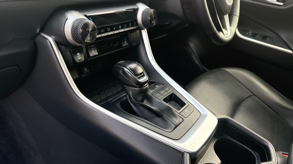 Toyota RAV4 2.5 VVT-i Hybrid Excel 5dr CVT 2WD Hybrid Estate - Image 13