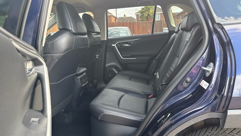Toyota RAV4 2.5 VVT-i Hybrid Excel 5dr CVT 2WD Hybrid Estate - Image 16