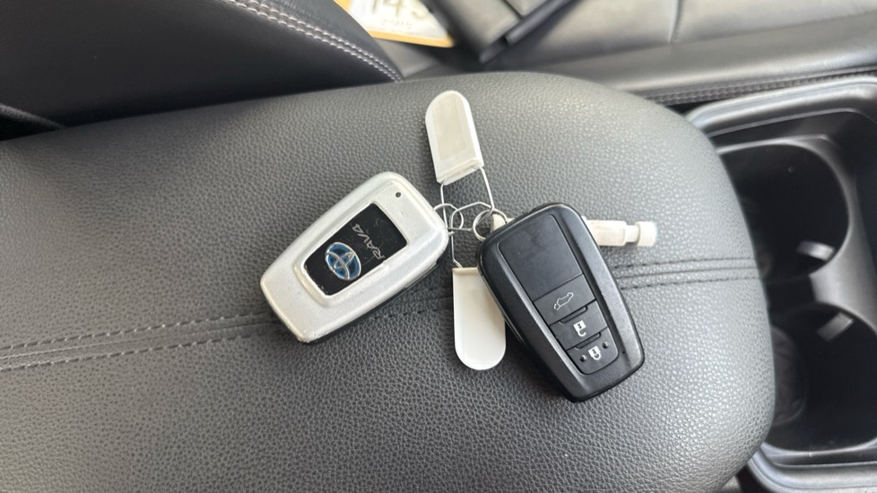 Toyota RAV4 2.5 VVT-i Hybrid Excel 5dr CVT 2WD Hybrid Estate - Image 20