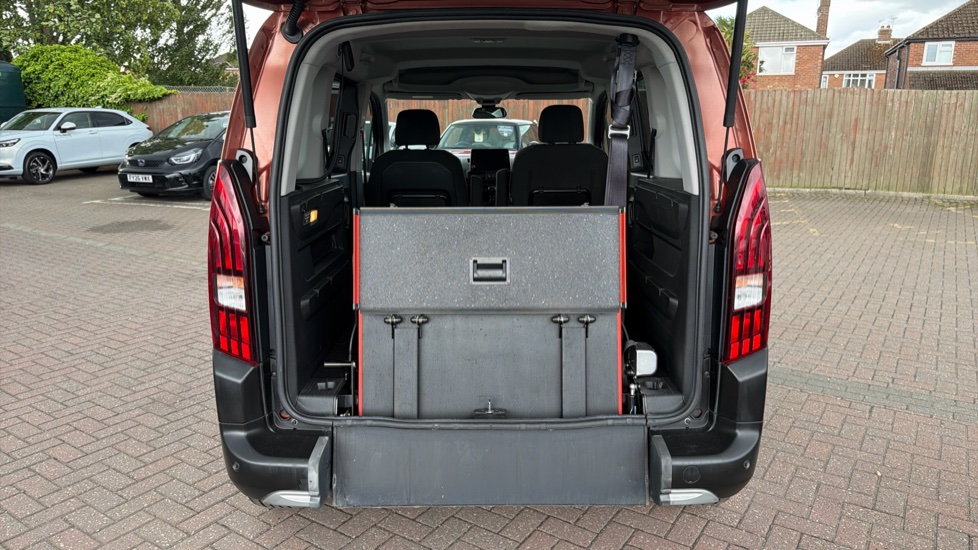 Peugeot Rifter 1.5 BlueHDi 100 Allure Premium 5dr Diesel Estate - Image 4