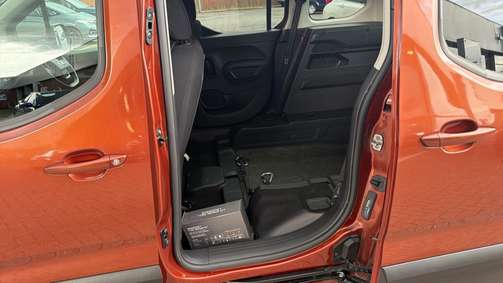Peugeot Rifter 1.5 BlueHDi 100 Allure Premium 5dr Diesel Estate - Image 16