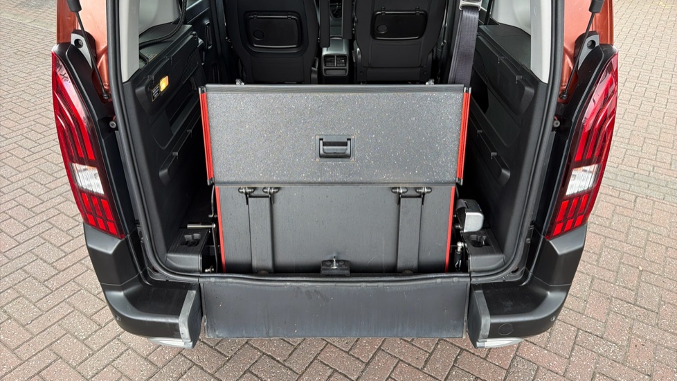 Peugeot Rifter 1.5 BlueHDi 100 Allure Premium 5dr Diesel Estate - Image 36