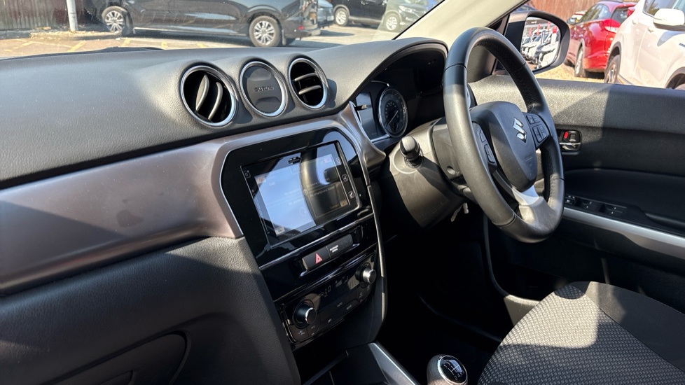 Suzuki Vitara 1.4 Boosterjet 48V Hybrid SZ-T 5dr Petrol Estate - Image 9