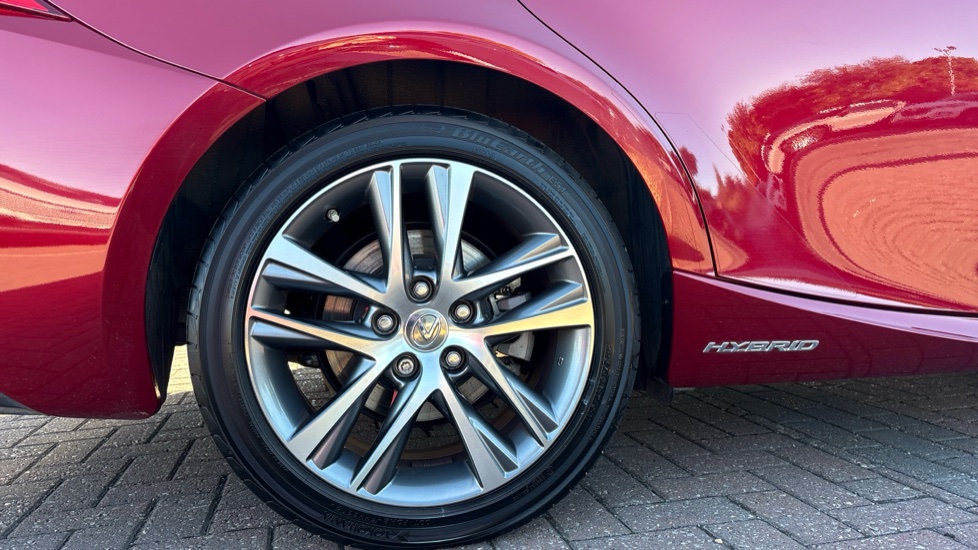 Lexus IS 300h 4dr CVT Auto Hybrid Saloon - Image 7