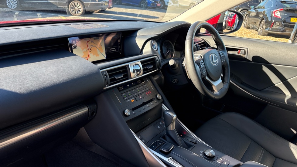 Lexus IS 300h 4dr CVT Auto Hybrid Saloon - Image 9