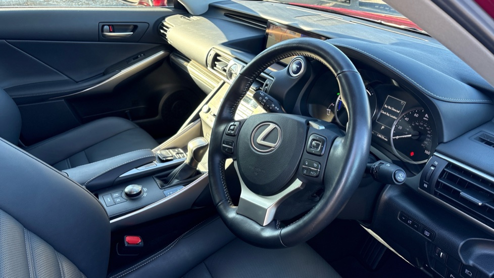 Lexus IS 300h 4dr CVT Auto Hybrid Saloon - Image 11