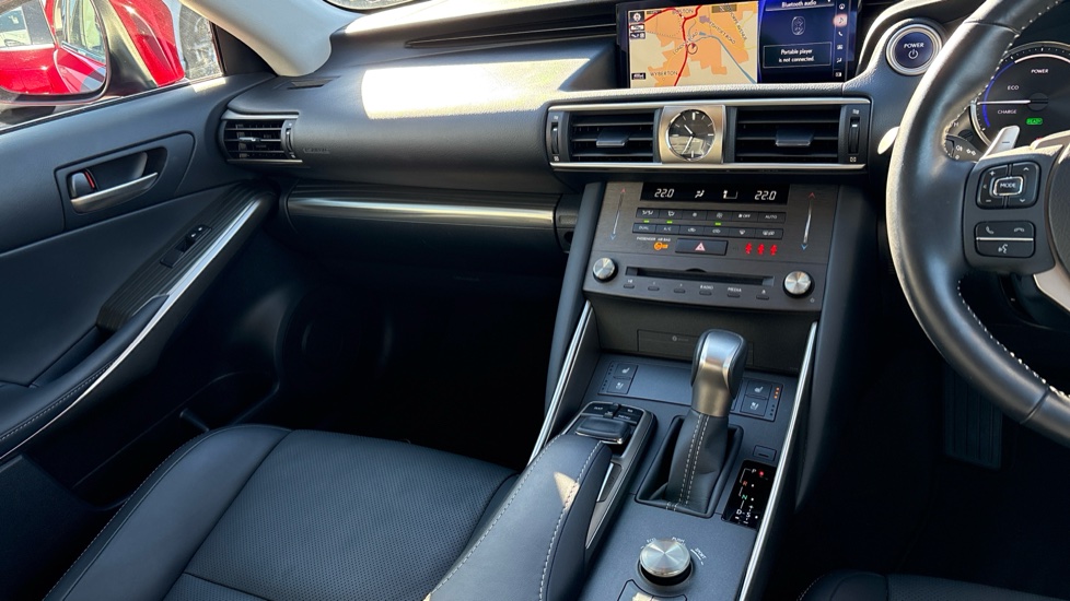 Lexus IS 300h 4dr CVT Auto Hybrid Saloon - Image 14