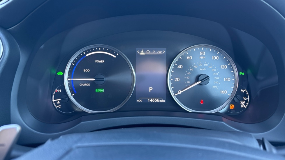 Lexus IS 300h 4dr CVT Auto Hybrid Saloon - Image 18